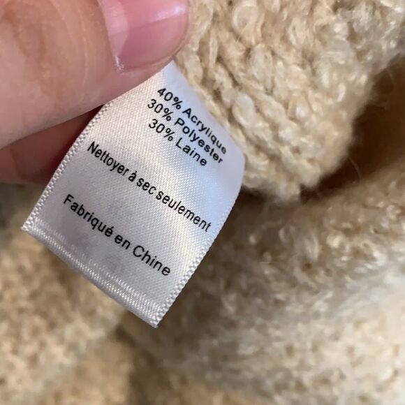 ASTR Tab Fuzzy cable knit Sweater Size XS - Picture 8 of 8